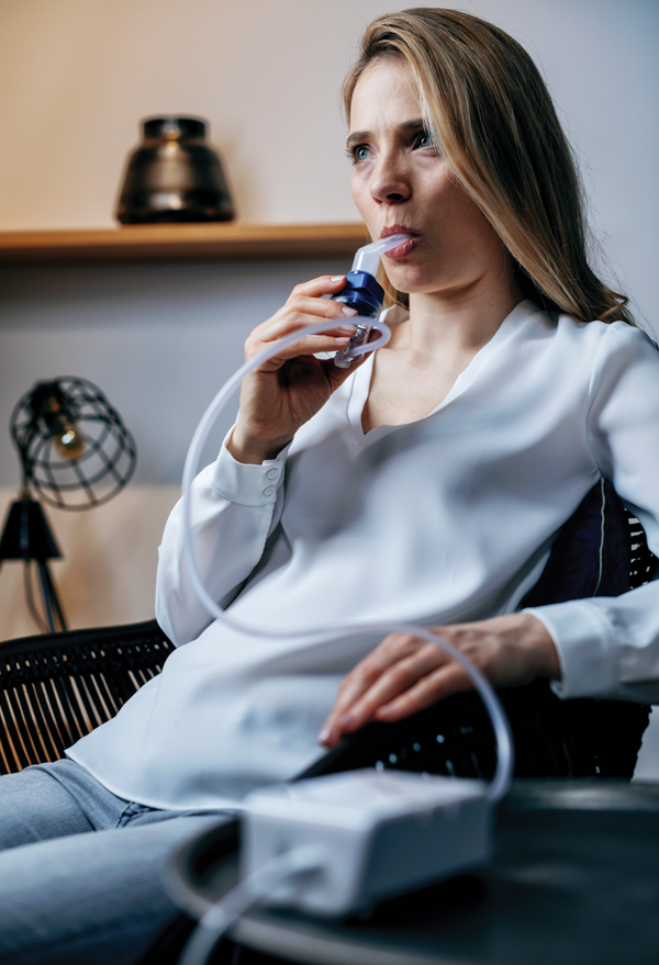 InUse_NEB NANO basic_woman-inhalation